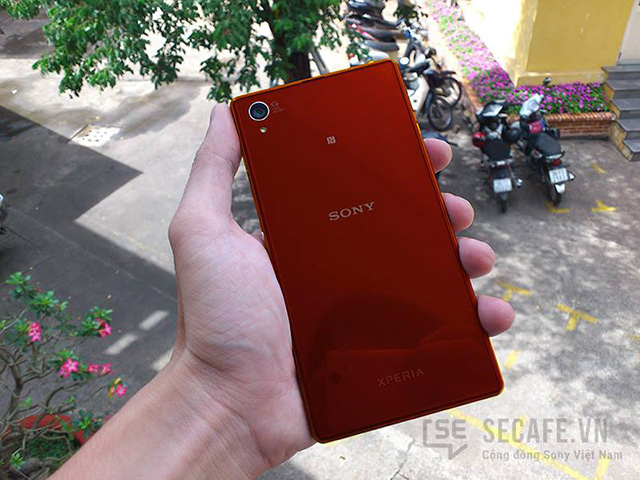 sony-xperia-z1-rouge-2.jpg