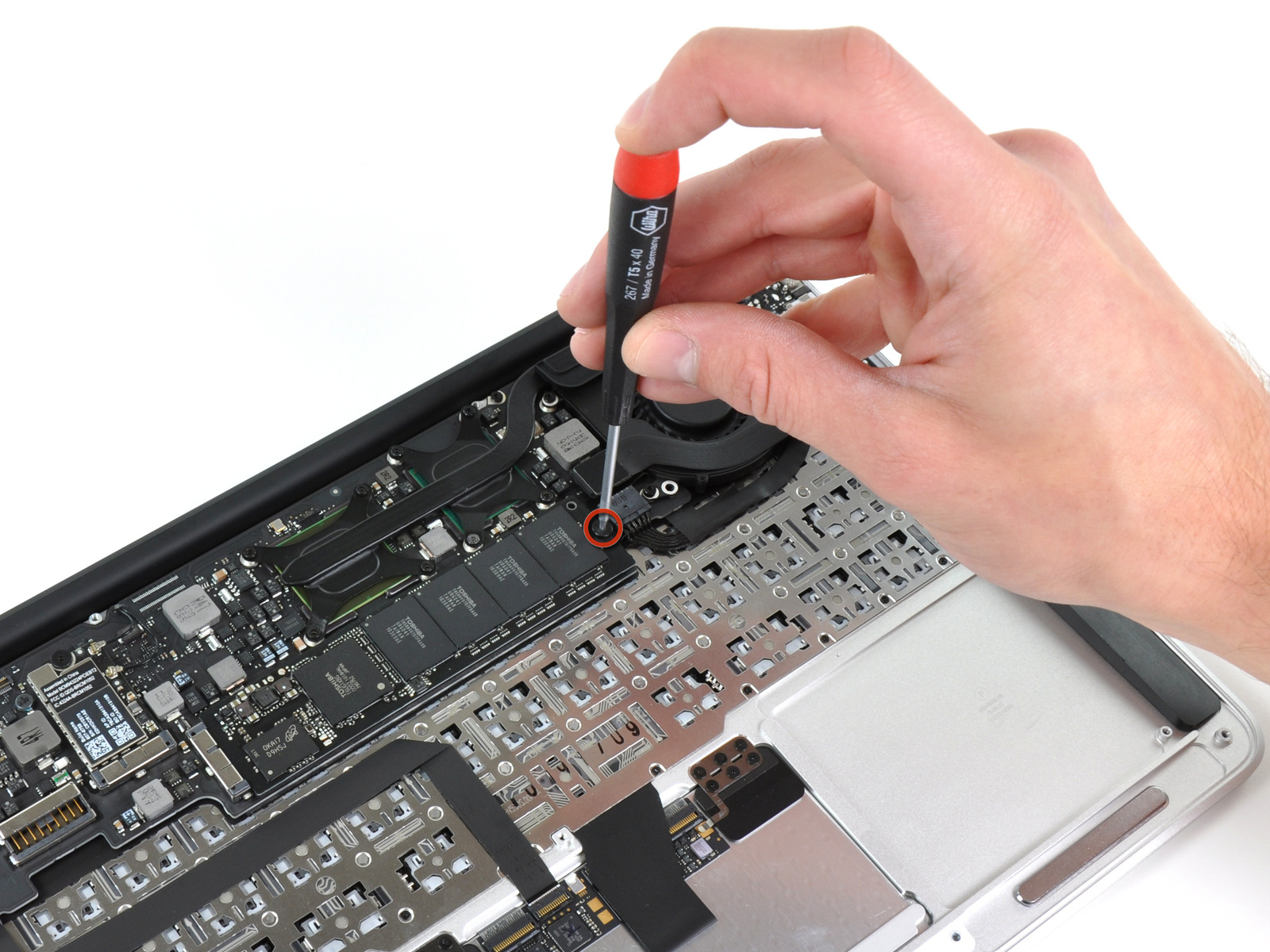 Comment Reinitialiser Un Macbook Air 2015 Démontage du MacBook Air 11 pouces