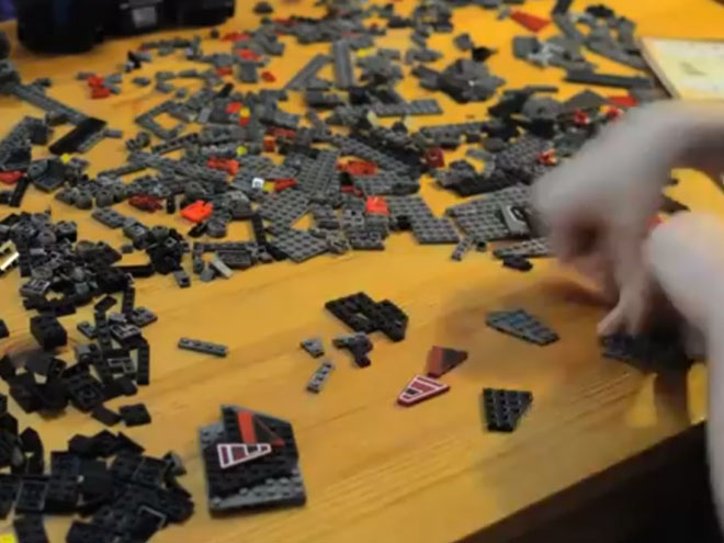 Vidéo : la construction du BattleCruiser de Starcraft 2 en Lego