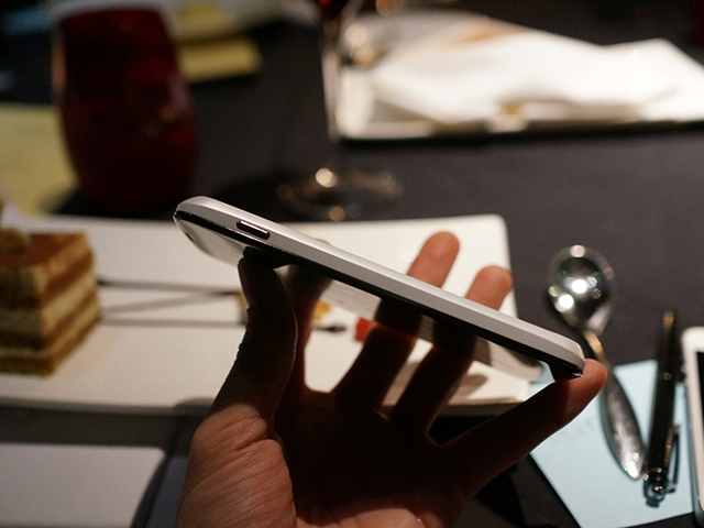 Nexus 4 blanc : sous tous les angles