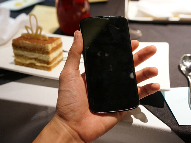 Nexus 4 blanc : vue de face (encore)