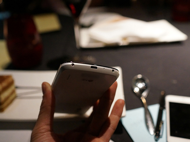 Nexus 4 blanc : vue de haut