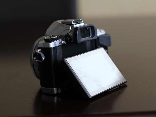 Olympus OM-D E-M10 - image 3