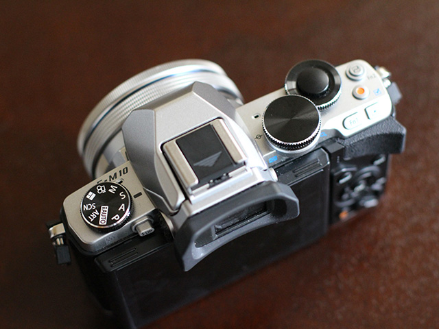 Olympus OM-D E-M10 - image 2