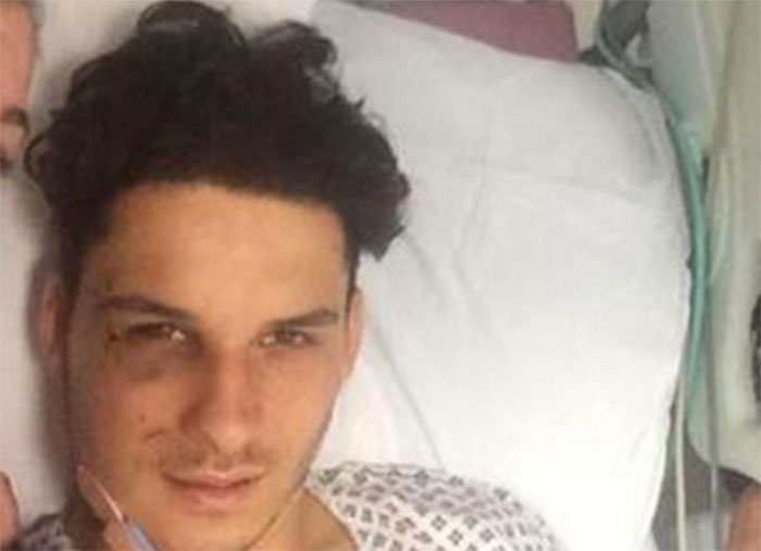  Il a pris un selfie dans son lit d’hôpital après un accident de voiture qui a coûté la vie à sa petite amie