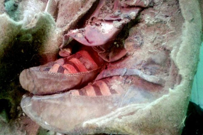  Cette momie de 1 500 ans porte des Adidas, aurait-elle voyagé dans le temps ?