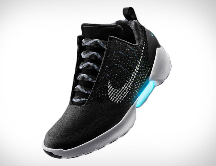  Nike vient de teaser ses baskets autolaçantes à quelques heures du lancement officiel
