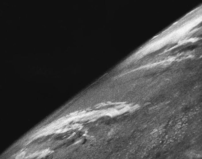  Voici la première photo de la Terre prise depuis l’espace