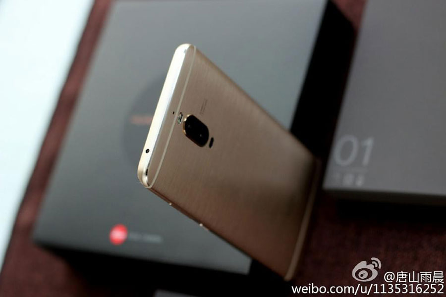  Huawei Mate 10 : un écran borderless en vue ?