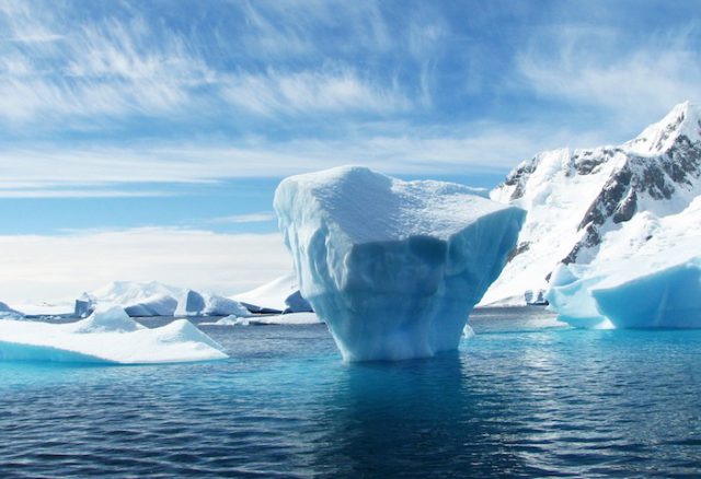 iceberg-404966_1920-640x438.jpg