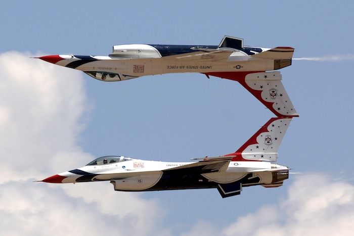 Des F-22 et F-16 dans le ciel parisien pour le 14 juillet