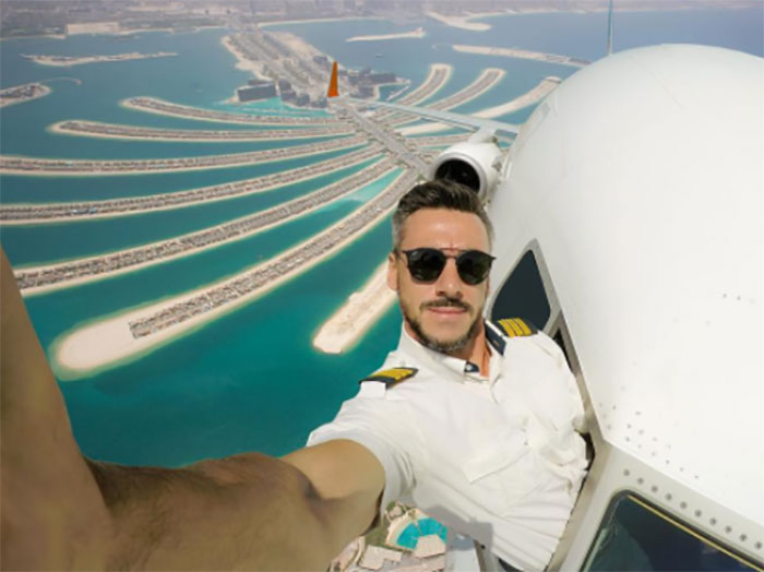  Ce pilote d’avion capture de magnifiques selfies… photoshoppés