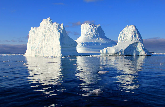  La NASA a trouvé un nouveau cratère caché sous la glace du Groenland