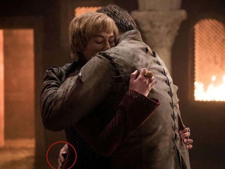  Game of Thrones : les showrunners ont visiblement oublié que Jaime avait une main en moins