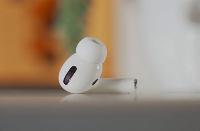 Un des Airpods Pro