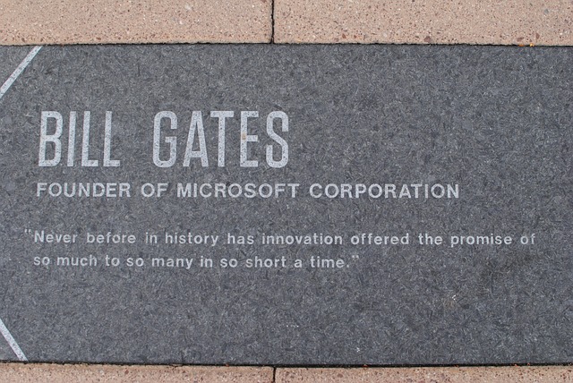 Une plaque en l'honneur de Bill Gates