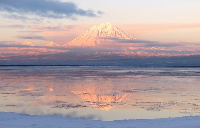 Un volcan sur l'horizon