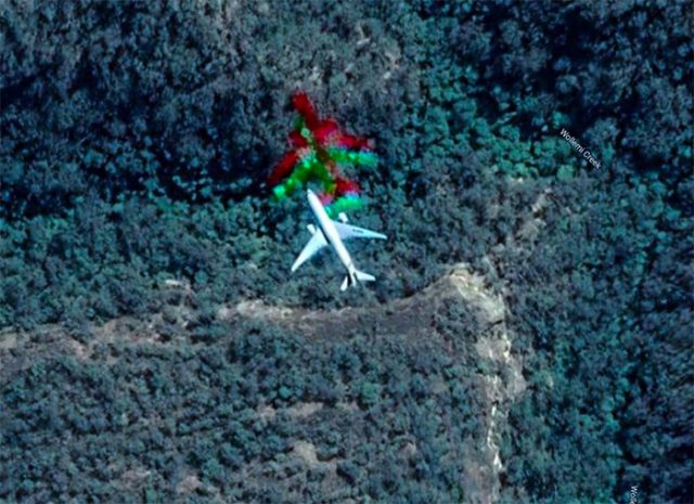 Il y a un drôle d'avion arc-en-ciel dans Google Maps