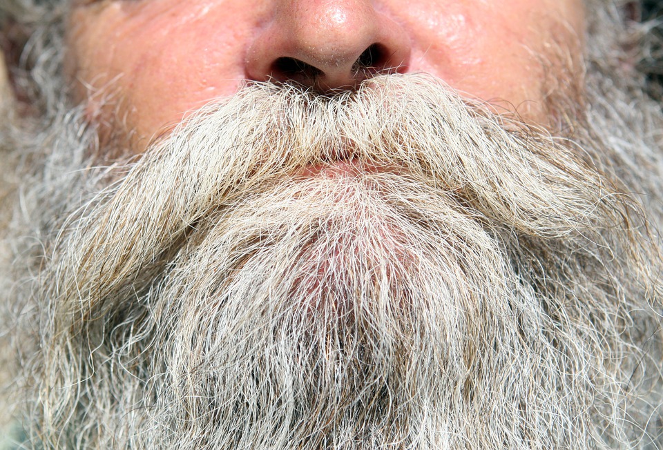 Coronavirus : les barbes et moustaches sont-elles recommandées avec les masques respiratoires ?