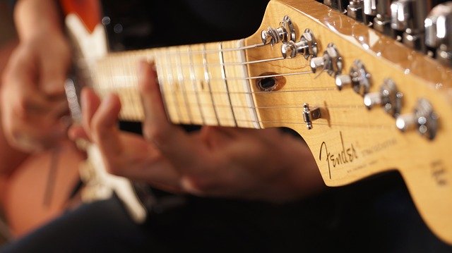 Le manche d'une guitare Fender