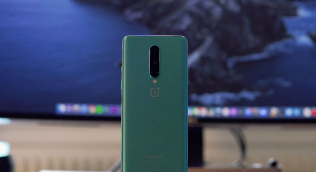 Le module photo perd un capteur par rapport à celui du OnePlus 8 Pro