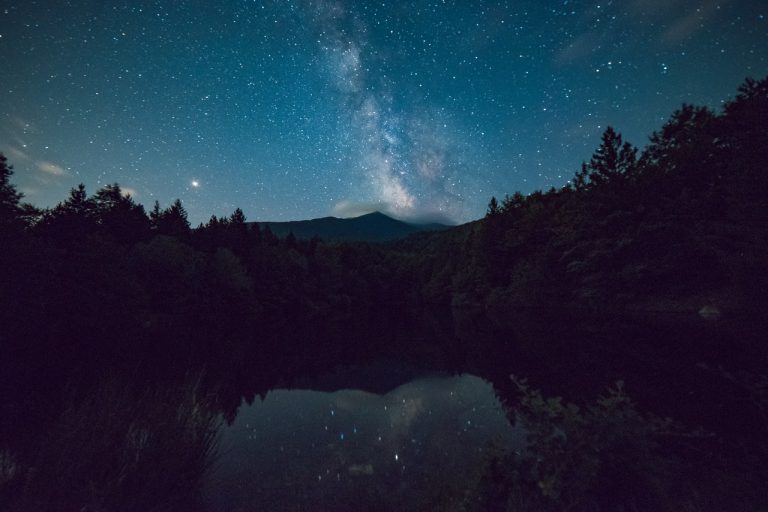 Une galaxie lointaine photographiée depuis la Terre