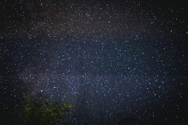 Une photo représentant l'immensité de l'Univers