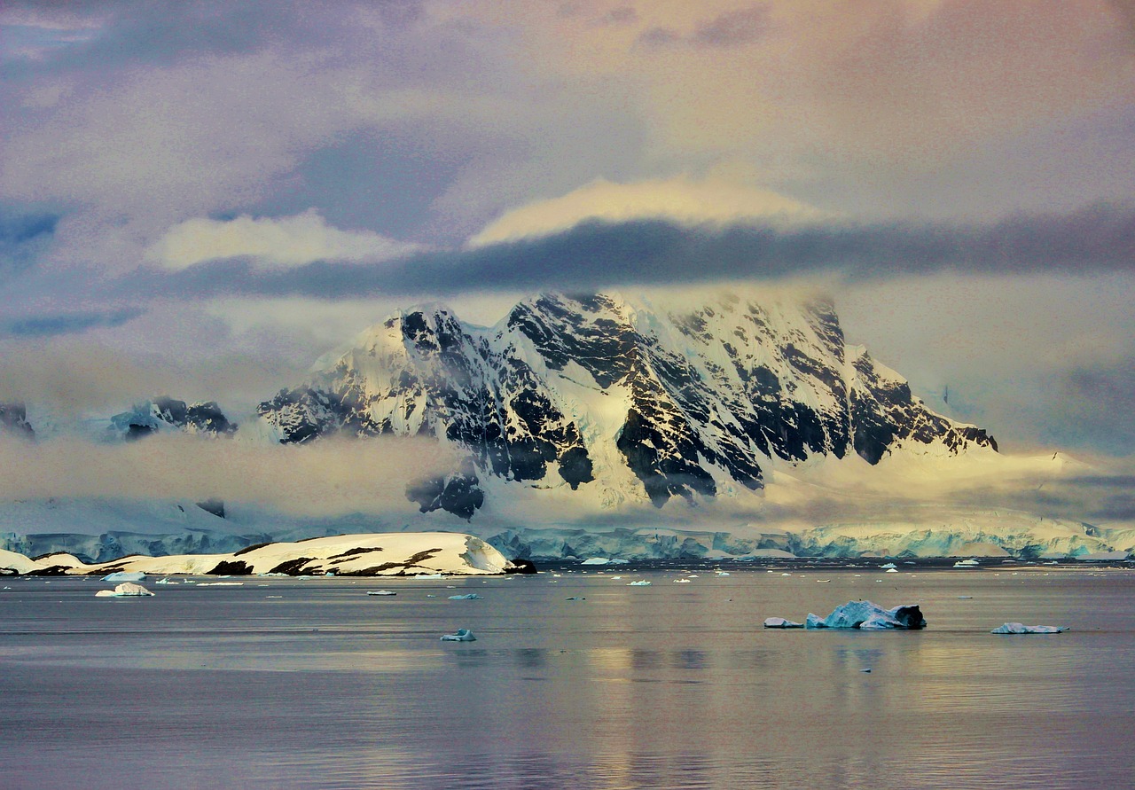 Il y a des lacs cachés sous l’Antarctique