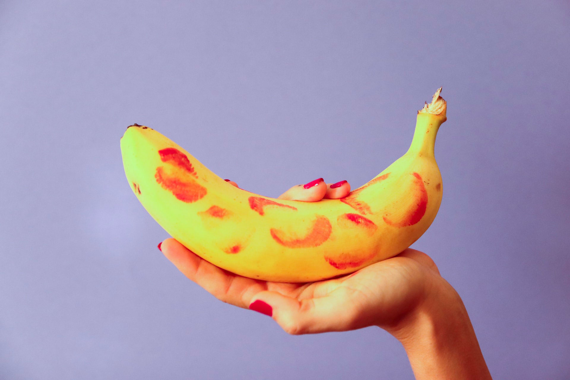 Une banane richement décorée