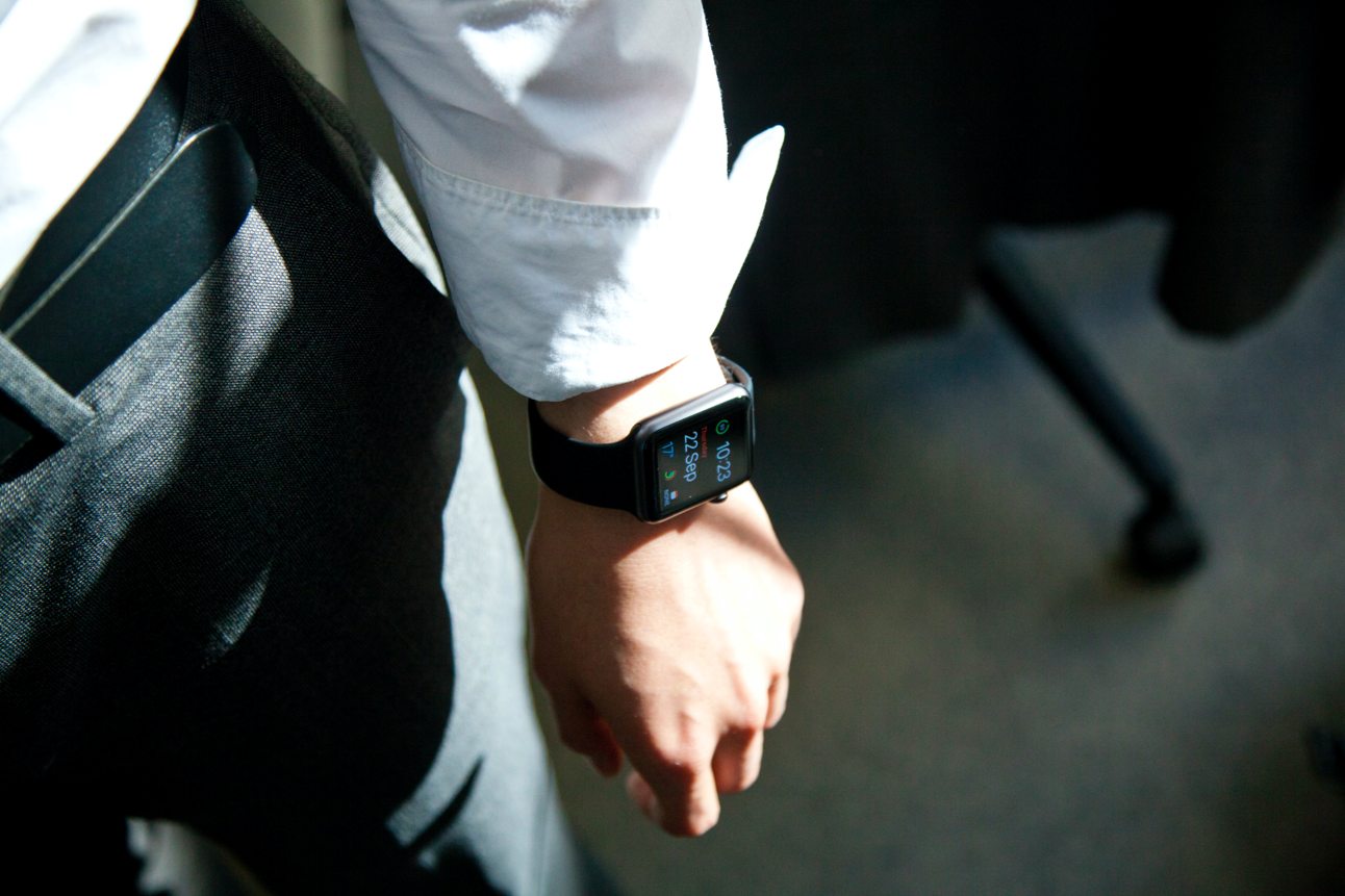 L’Apple Watch Series 6 devrait bien se décliner en bleu