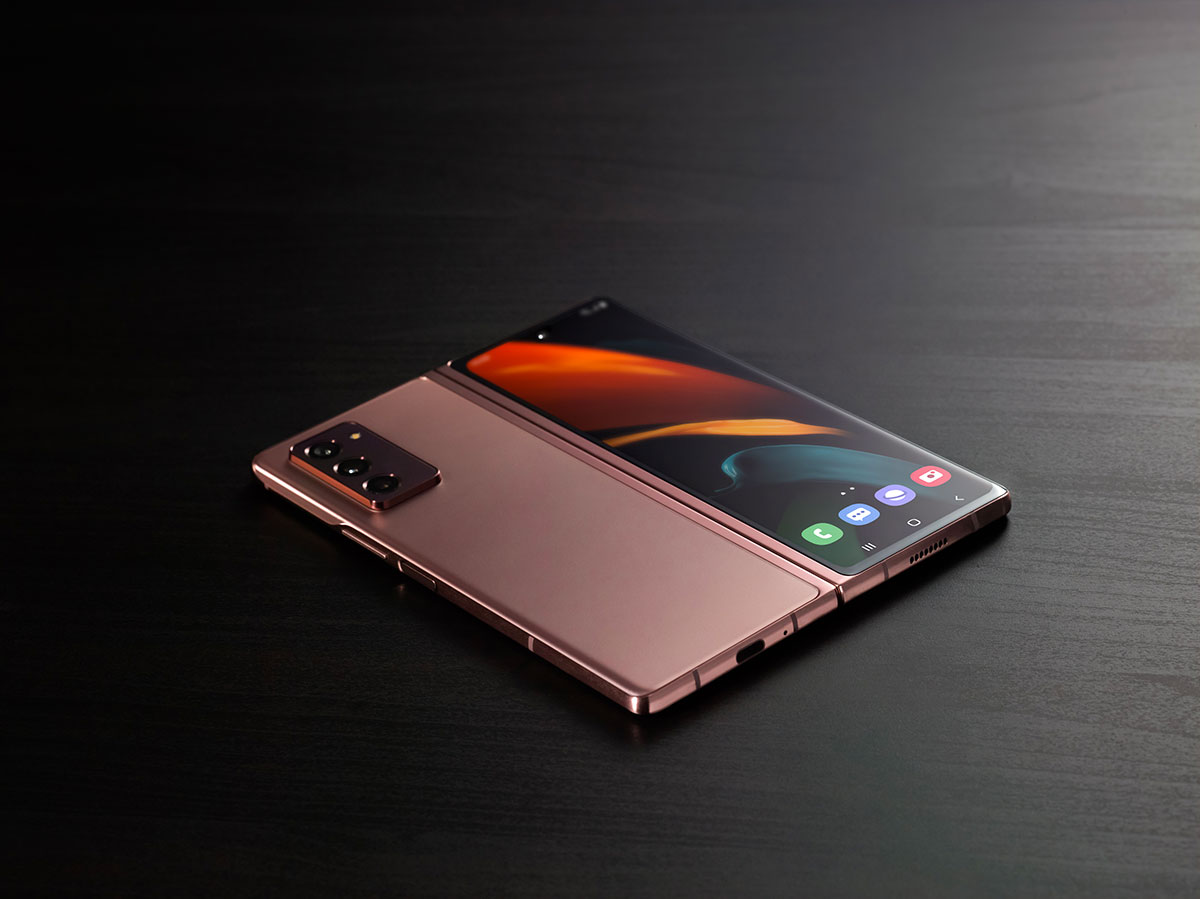 Le Galaxy Z Fold 2 déplié, en version Mystic Bronze