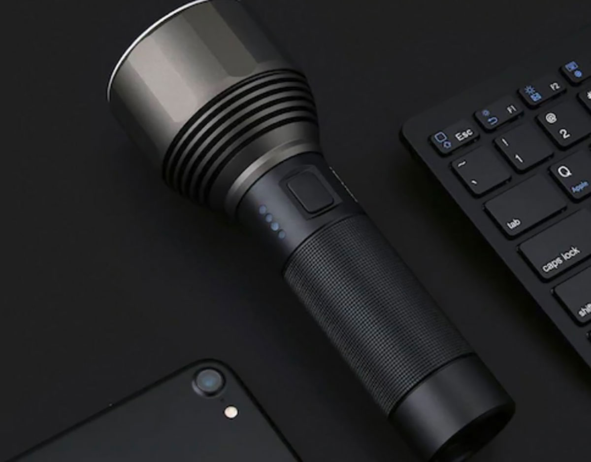 Cette lampe torche fabriquée par Xiaomi est en promo