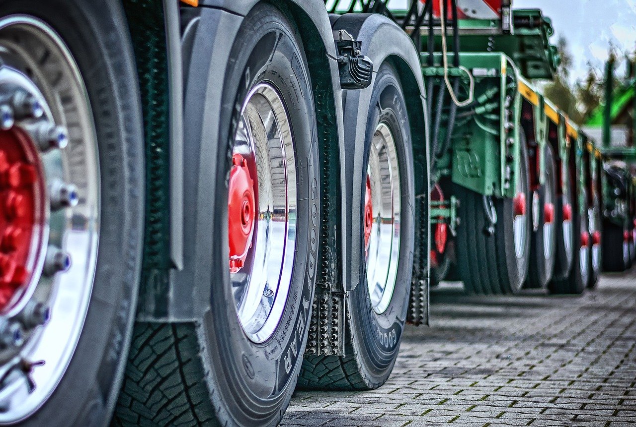 Les roues d'un semi remorque