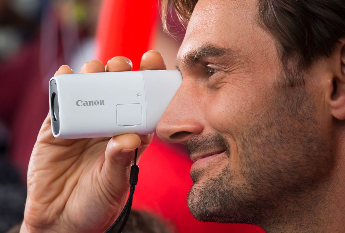 Le Canon Powershot Zoom a un look assez unique