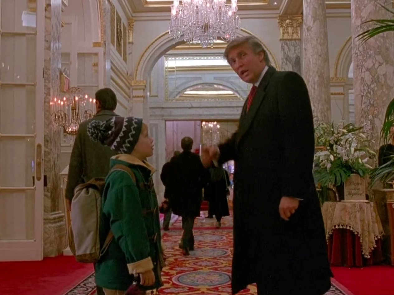 Quand Donald Trump a intimidé Chris Columbus pour faire un caméo dans Maman j’ai raté l’avion