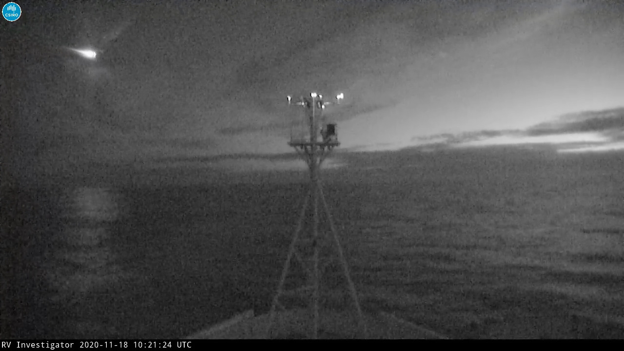 Il est rare que l'on arrive à filmer l'entrée d'un météore depuis un bateau. Crédits CSIRO.