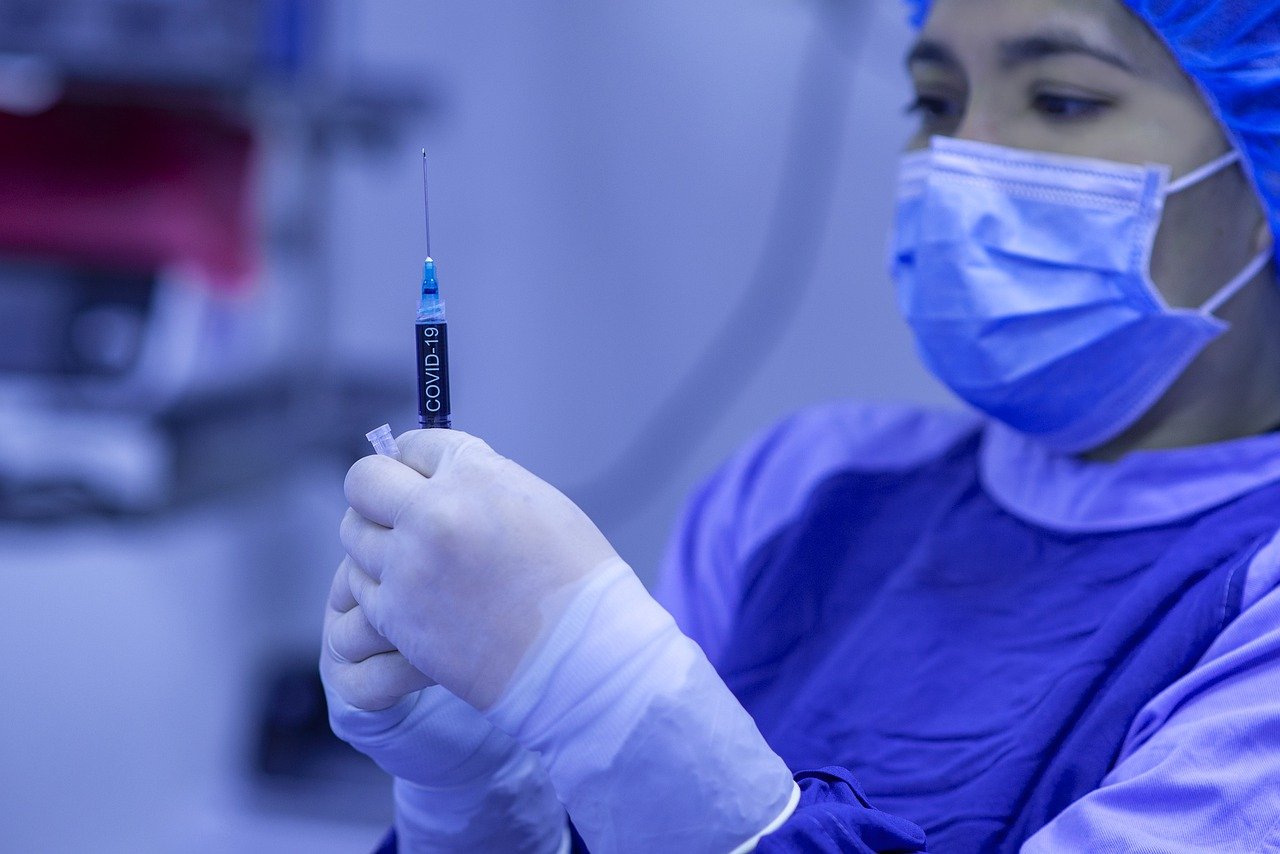 Vaccin Covid-19 : les 5 étapes préconisées par la HAS