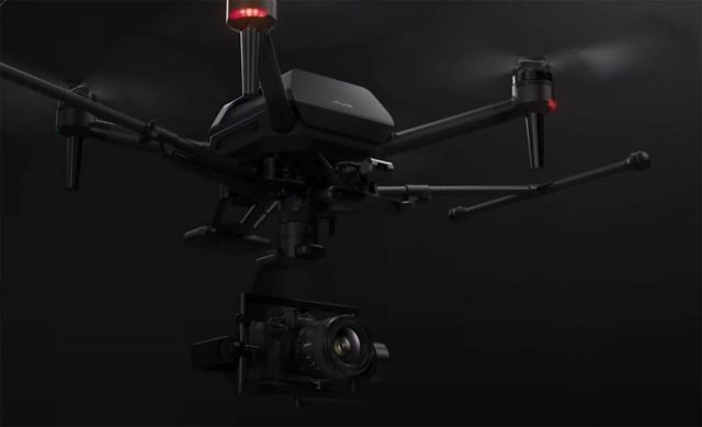 Voici le drone présenté par Sony, un drone capable de soutenir un boîtier hybride de la marque.