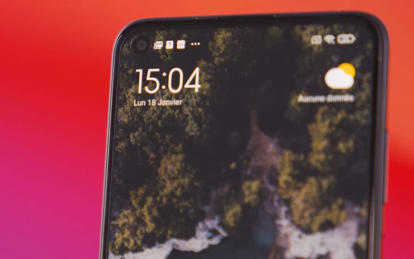كان لدى Xiaomi أنف مجوف لوضع الثقب في هذا المكان ، وسوف يختفي بالفعل عندما نحمل الهاتف مستلقياً