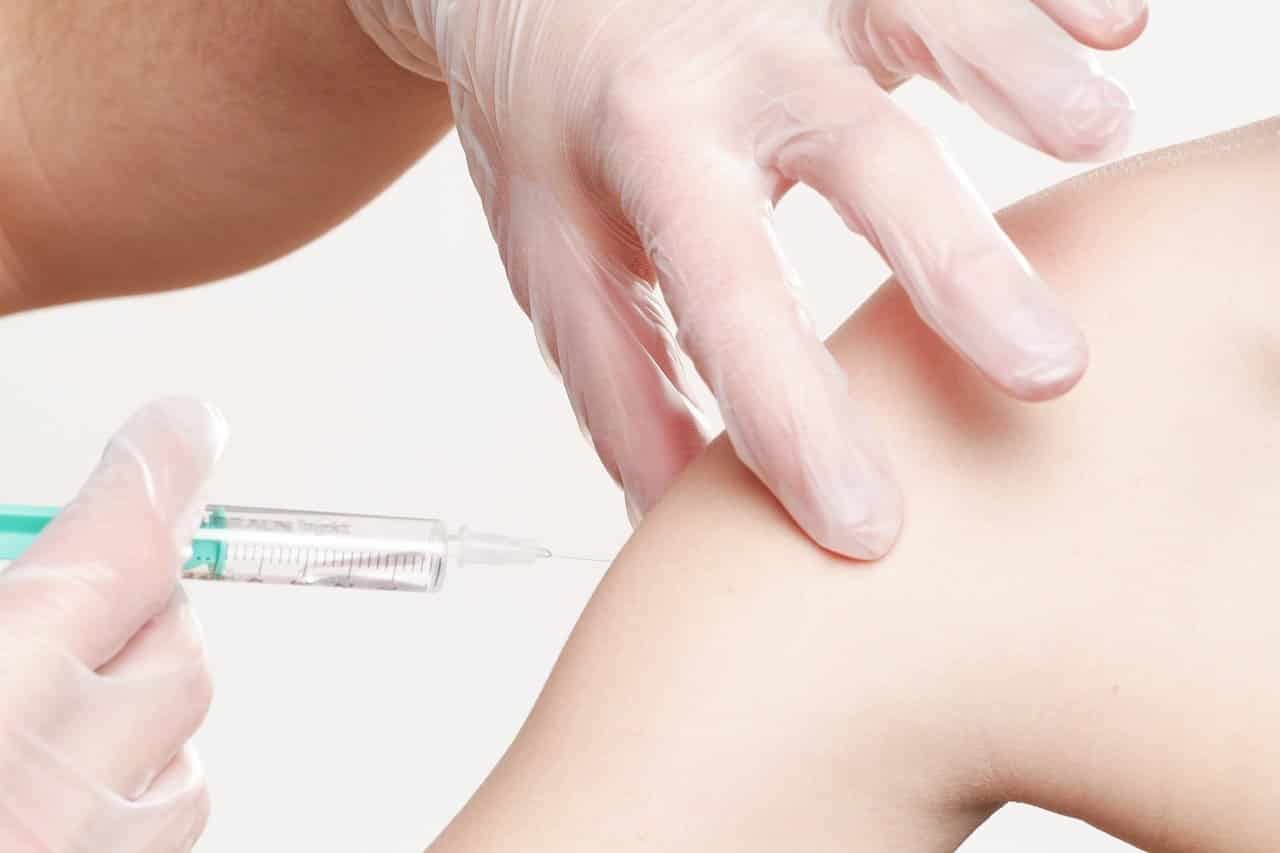 Covid-19 : les vaccins de Pfizer et Moderna devraient nous protéger pendant des années