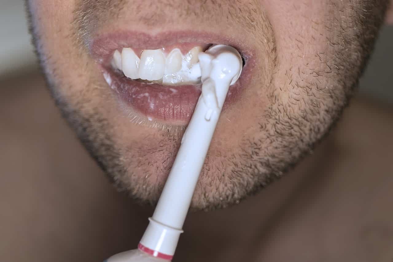 Voilà pourquoi vous devez éviter de vous rincer la bouche après vous être lavé les dents
