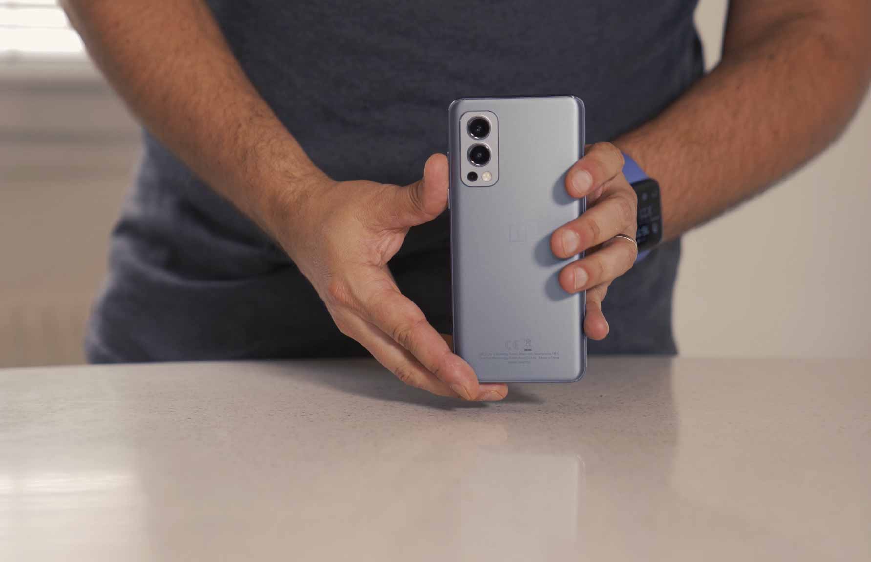 Une photo du dos du OnePlus Nord 2