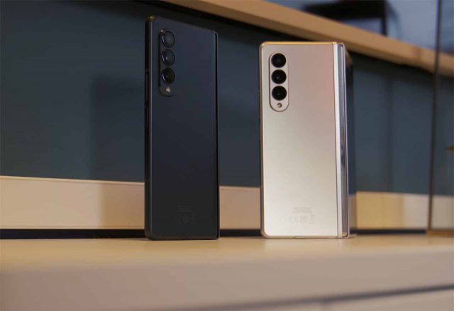 Le Galaxy Z Fold 3 en version verte et argent