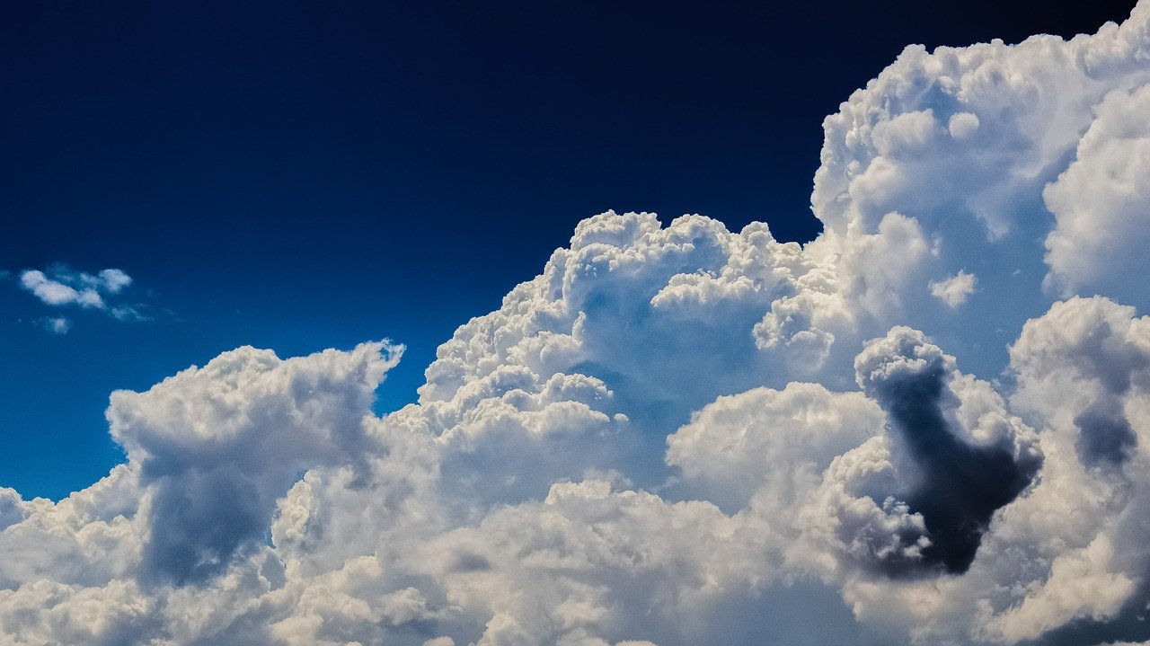 Des nuages dans le ciel