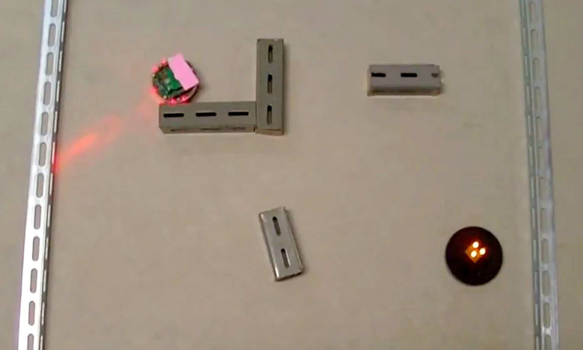 Un robot qui essaie de contourner des obstacles intelligemment