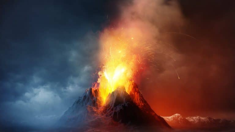 Volcan en éruption.