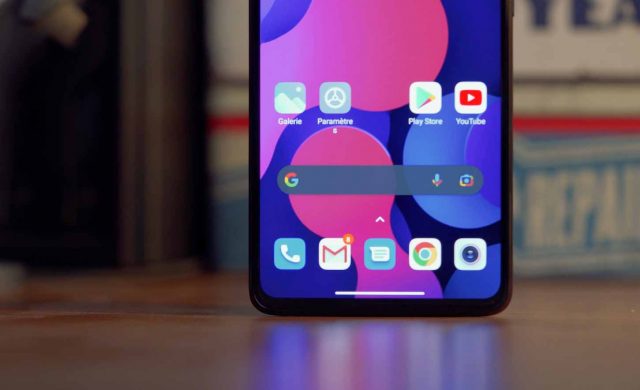 La dalle s'étire sur une bonne partie de l'appareil