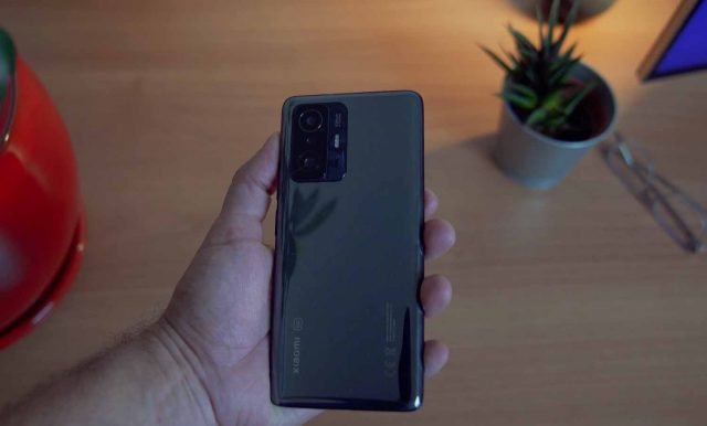 Le téléphone est confortable en main