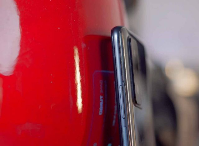 L'ergonomie est très intuitive, et le lecteur d'empreintes est directement caché dans le bouton d'alimentation