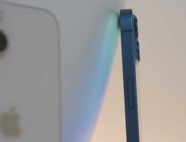 Le pourtour des iPhone 13 est fait en aluminium, avec une finition mate très élégante